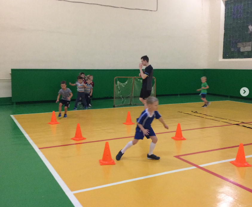 Занятия по футболу