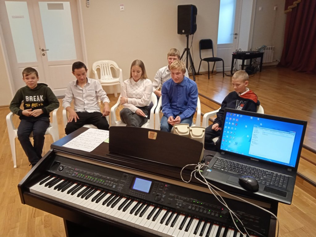 Обучение детей игре на фортепиано 