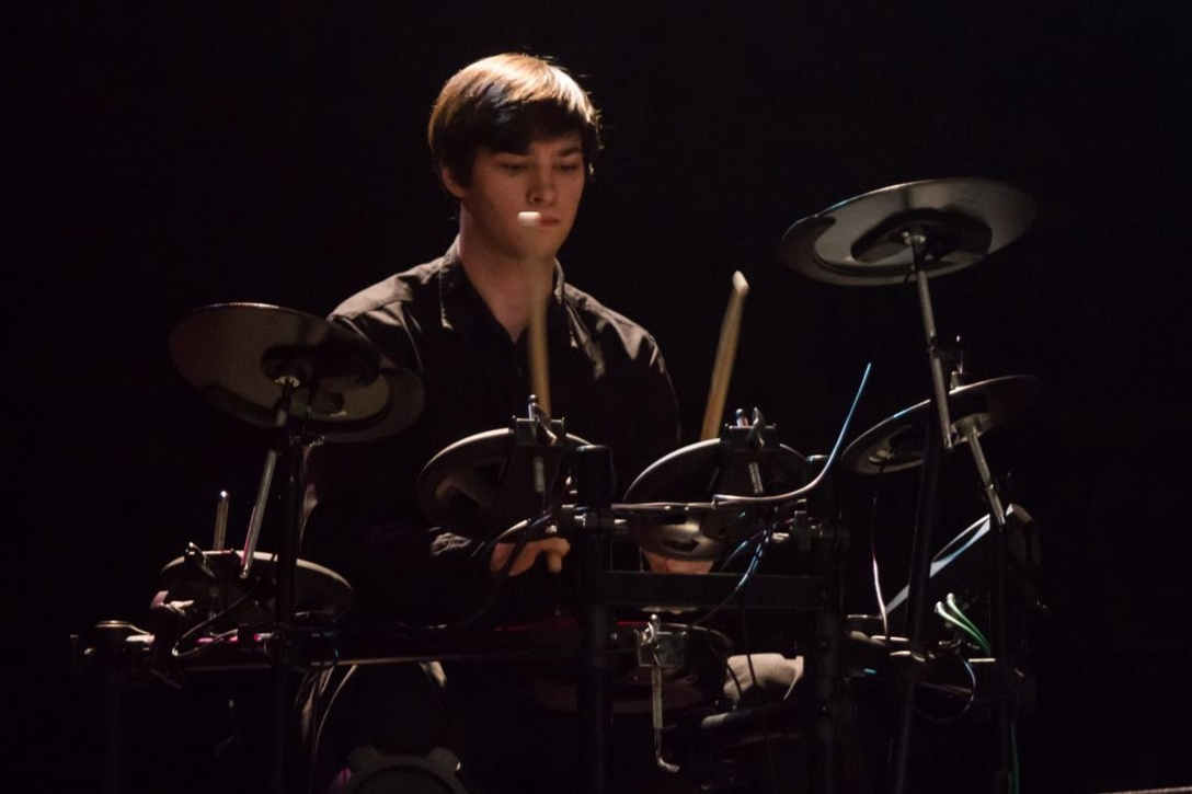 Обучение игре на ударной установке