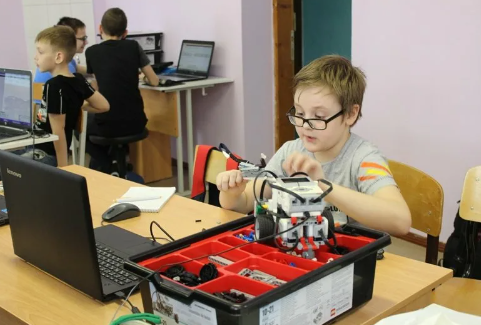 Конструирование Lego Mindstorm Education NXT.